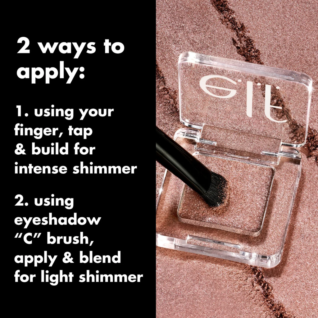 Instructies voor het aanbrengen van e.l.f. Fine As Fleck Glitter Eyeshadow met vinger of oogschaduwkwast.