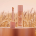 Lifestylefoto van e.l.f. Halo Glow Liquid Filter met natuurlijke glow.
