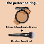 e.l.f. Primer-Infused Matte Bronzer gecombineerd met de Flawless Face Brush voor een egaal resultaat.