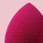 Close-up van de zachte textuur van de e.l.f. Total Face Sponge Duo.